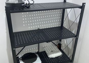 استديو بأثاث مريح وبسيط