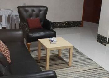 شقة بأثاث مريح وبسيط