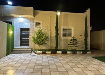 استراحة بجلسة خارجية وغرفتين نوم