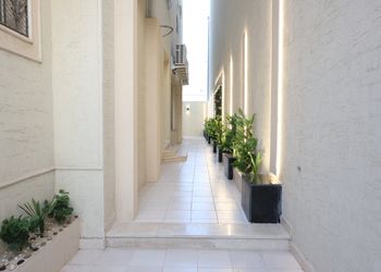 استديو بسرير ماستر وجلسه جانبيه