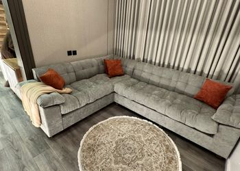 شقة بصالة انيقة ودخول ذاتي