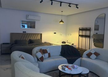 استديو بجاكوزي وكراج دخول ذاتي