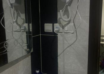 شقة بغرفة معيشة وغرفة نوم 