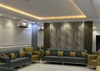 شاليه بمسطح اخضر وجلسة خارجية 