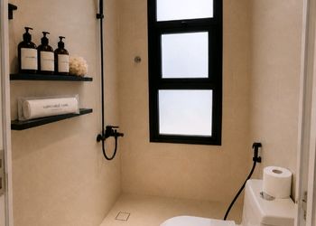 استديو بأثاث مريح وبسيط 