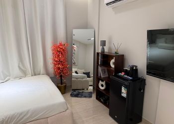 استديو بسرير ماستر وجلسة جانبية