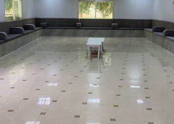 استراحة بمسطح اخضر وجلسه خارجيه