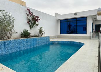 شاليه بالعاب اطفال ومسبح 
