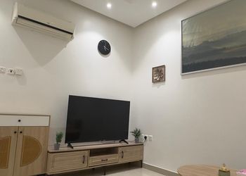 استديو بأثاث مريح وبسيط 