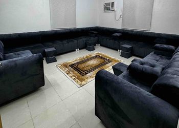 شاليه بصالة ومسبح خارجي 