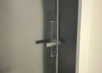 استديو بسرير ماستر وجلسة جانبية