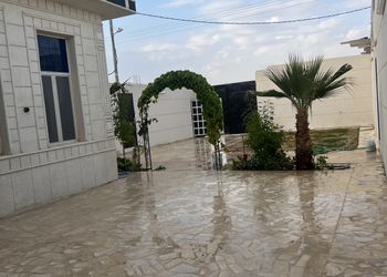 استراحة بمجلس وفناء خارجي 