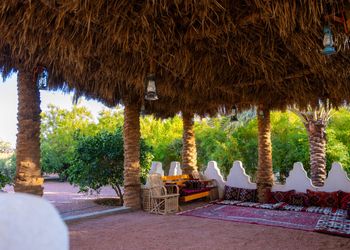 مزرعة بمناظر خلابة وجلسة خارجية 