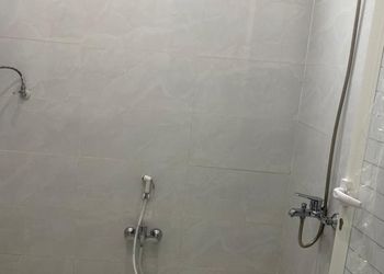 شقة بغرفة معيشة وغرفة نوم 