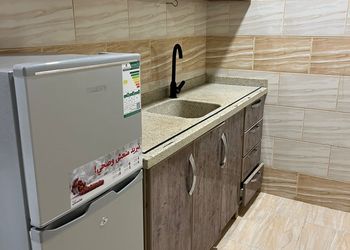 شقة بصالة أنيقة ودخول ذاتي