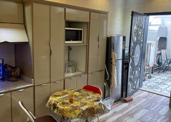 استراحة بمسطح اخضر ومجالس