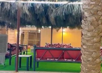 شاليه بطابع تراثي وجلسة خارجية 