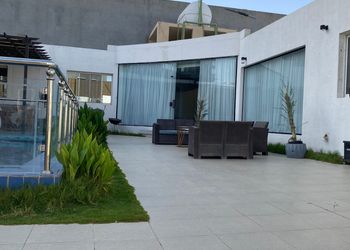 شاليه بمسبح وألعاب مائية