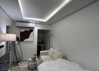 استديو بسرير ماستر وجلسة جانبية 