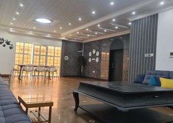 استراحه بصالة مطلة على المسبح 