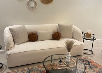 استديو هادئ بدخول ذاتي 