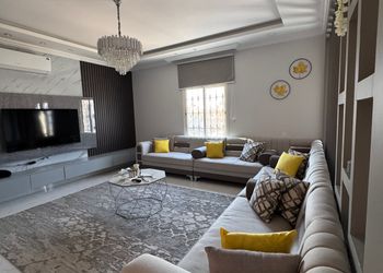 استديو بسرير ماستر وجلسة جانبية 