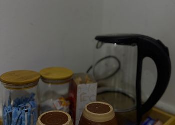 شقة بغرفة معيشة وغرفة نوم 