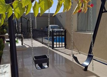 شاليه بمسبح وجلسه خارجيه