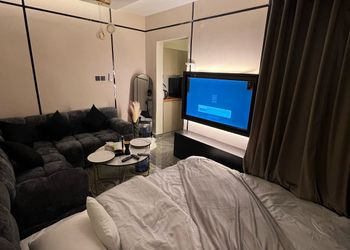 استديو هادئ بسرير ماستر