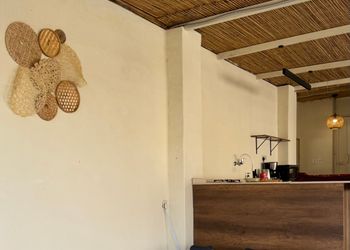 كرفان بإطلالة على مزرعة