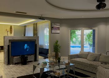 استراحة باطلالة على الجبل ومسبح 