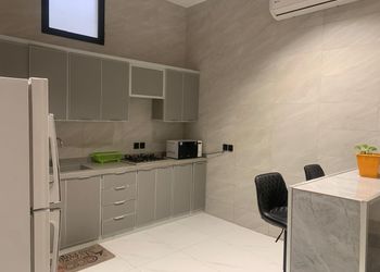 شاليه بمسطح اخضر و مسبح