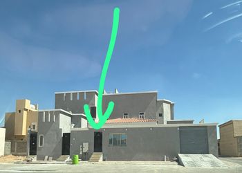 استديو بأثاث مريح وبسيط 
