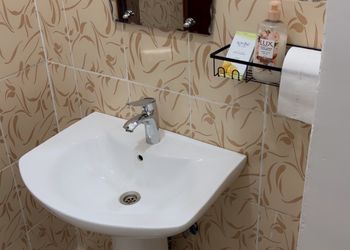 استديو بسرير ماستر وأثاث مريح 