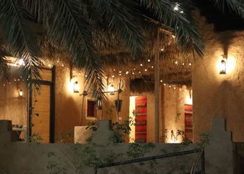 مزرعة بجلسة خارجية ومسطح اخضر