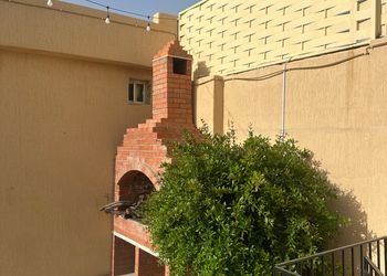 شالية بجلسة ومسبح العاب مائية 