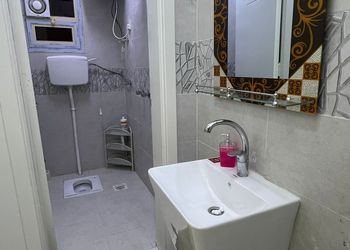 استديو بسرير ماستر وجلسة جانبية 