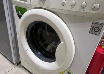 شقة بغرفة معيشة وغرفتين نوم 