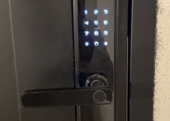 استديو بسرير ماستر وأثاث مريح 