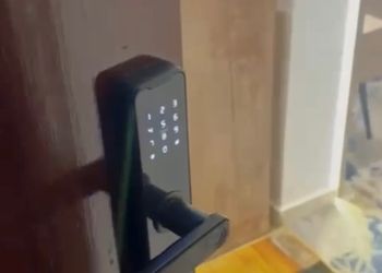 استديو بسرير ماستر وأثاث مريح 