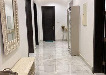 استراحة بمجالس ومسطحات خضراء