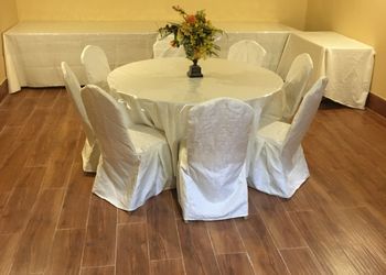 استراحة بمسطح اخضر وجلسة خارجية 