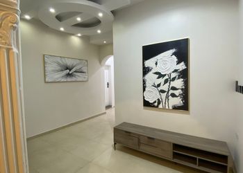 استديو بسريرين مفردة و أثاث مريح
