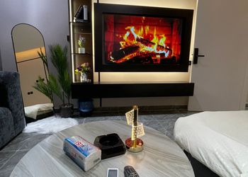 استديو بأثاث مريح وبسيط 