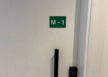 استديو بسرير ماستر وجلسة 
