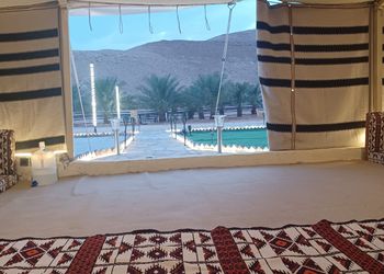 مخيم بأطلالة على الجبل 