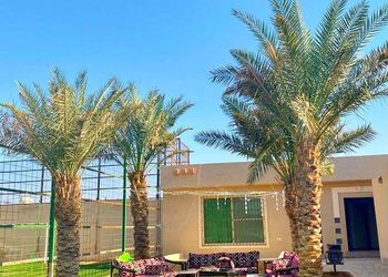 استراحة بمجالس وجلسة خارجية