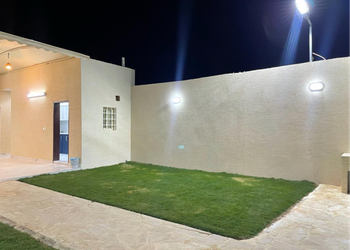 استراحة بمجلس ومسطح اخضر 