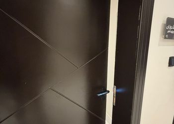 شقة بثلاث غرف نوم وصالة أنيقة 
