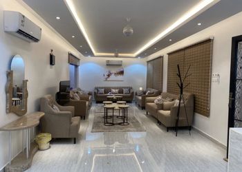 شاليه بمسطح اخضر وجلسة خارجية 